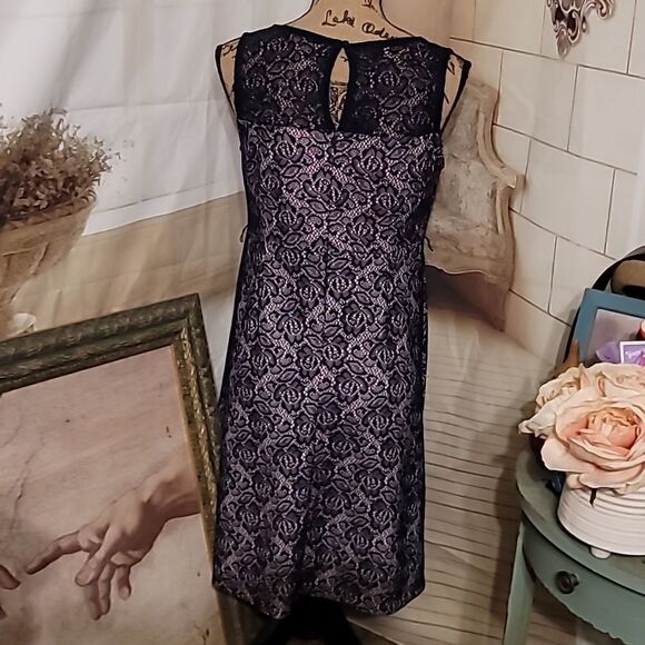 Motherhood Maternity Laced Dress Size S - Picture 4 of 7